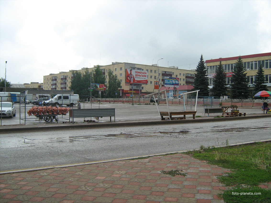 Торговая площадь на месте старой автостанции