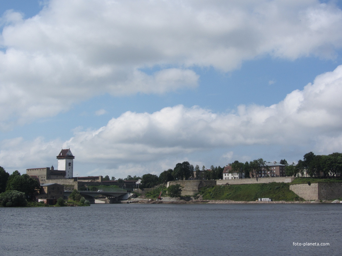 Вид на Нарву с Ивангородского берега