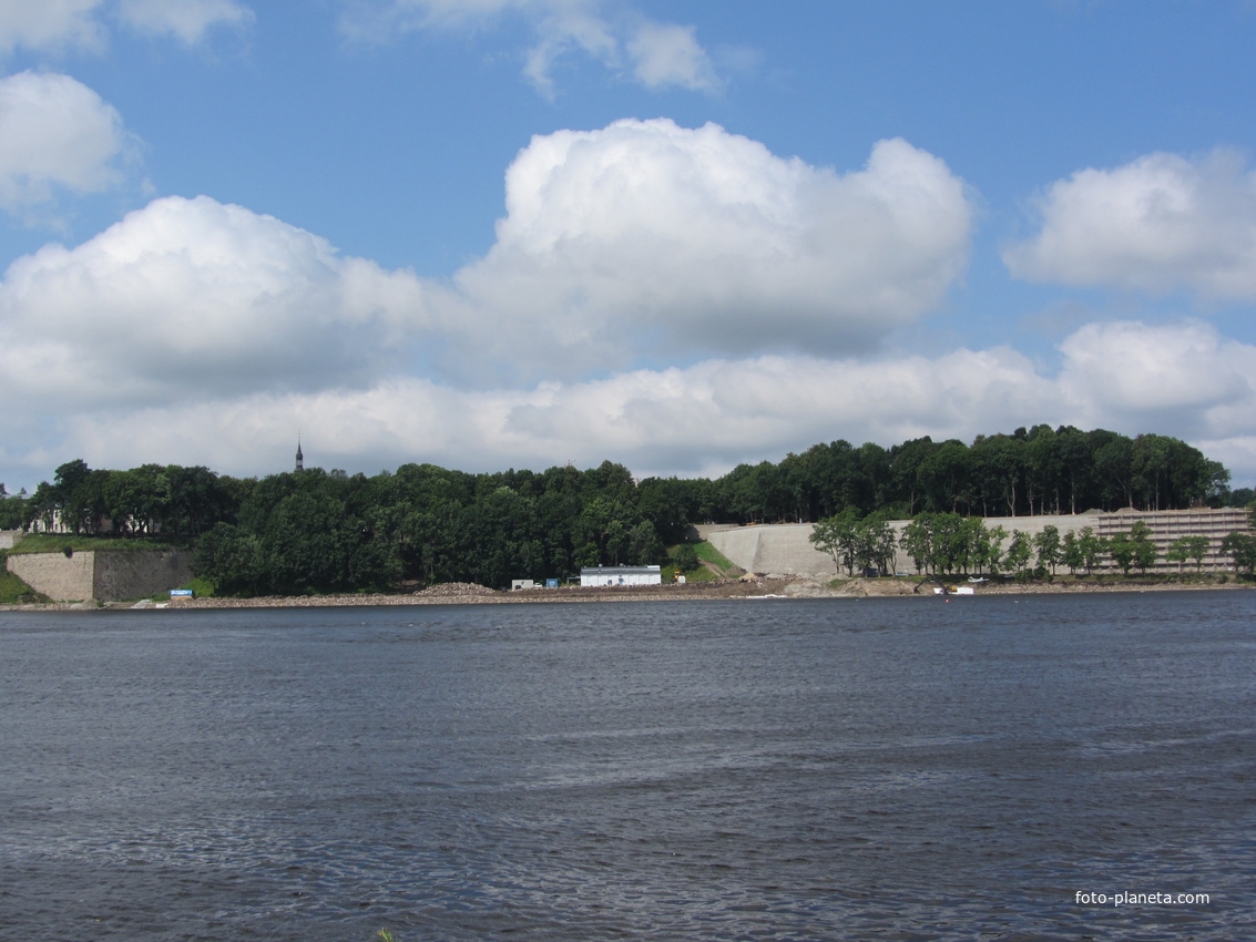 Вид на Нарву с Ивангородского берега