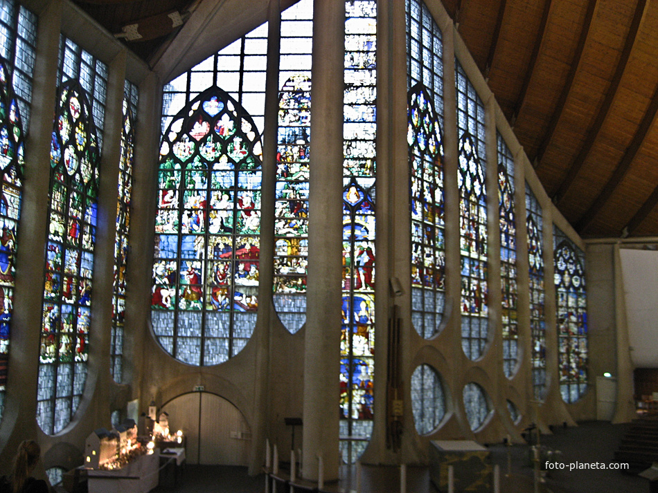 Внутри собора Святой Жанны д&#039;Арк