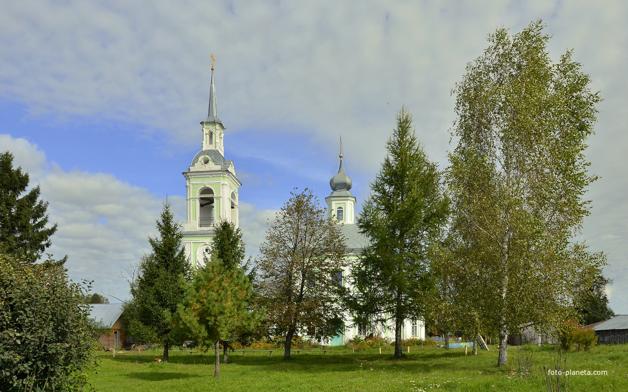 Николаевская церковь с. Незнаново,восстановленная в 2000-х годах после многолетнего запустения.
