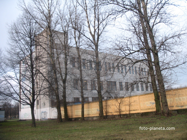 завод в парке 50-летия Октября
