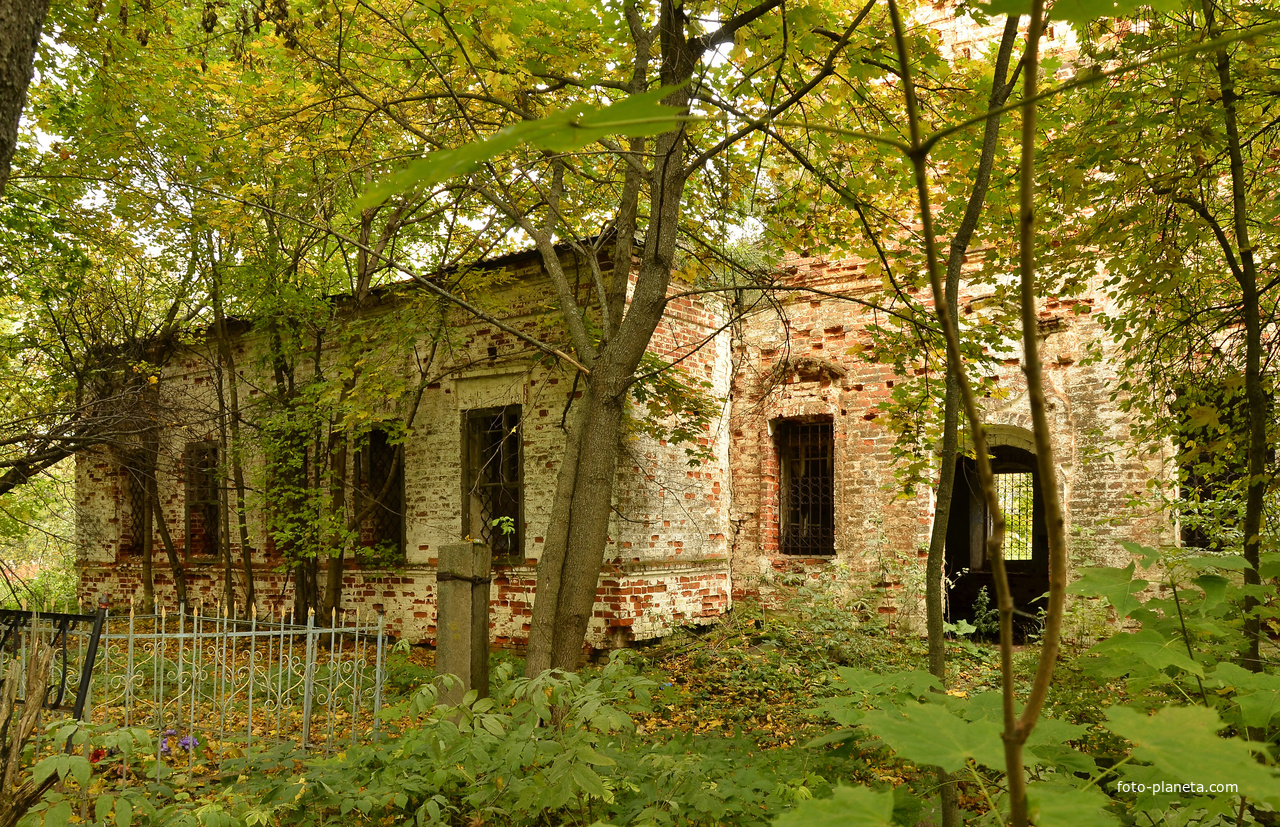 Забыта и заброшена церковь Покрова в Давыдовском...