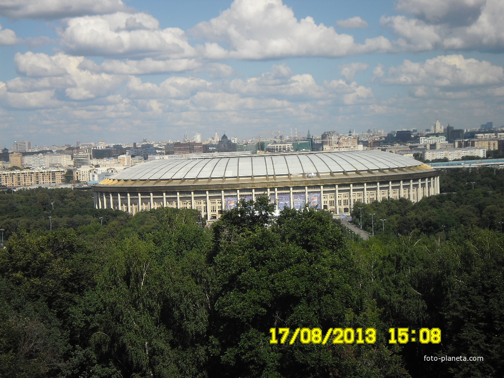 Вид на Москву с Воробьевых гор: стадион Лужники