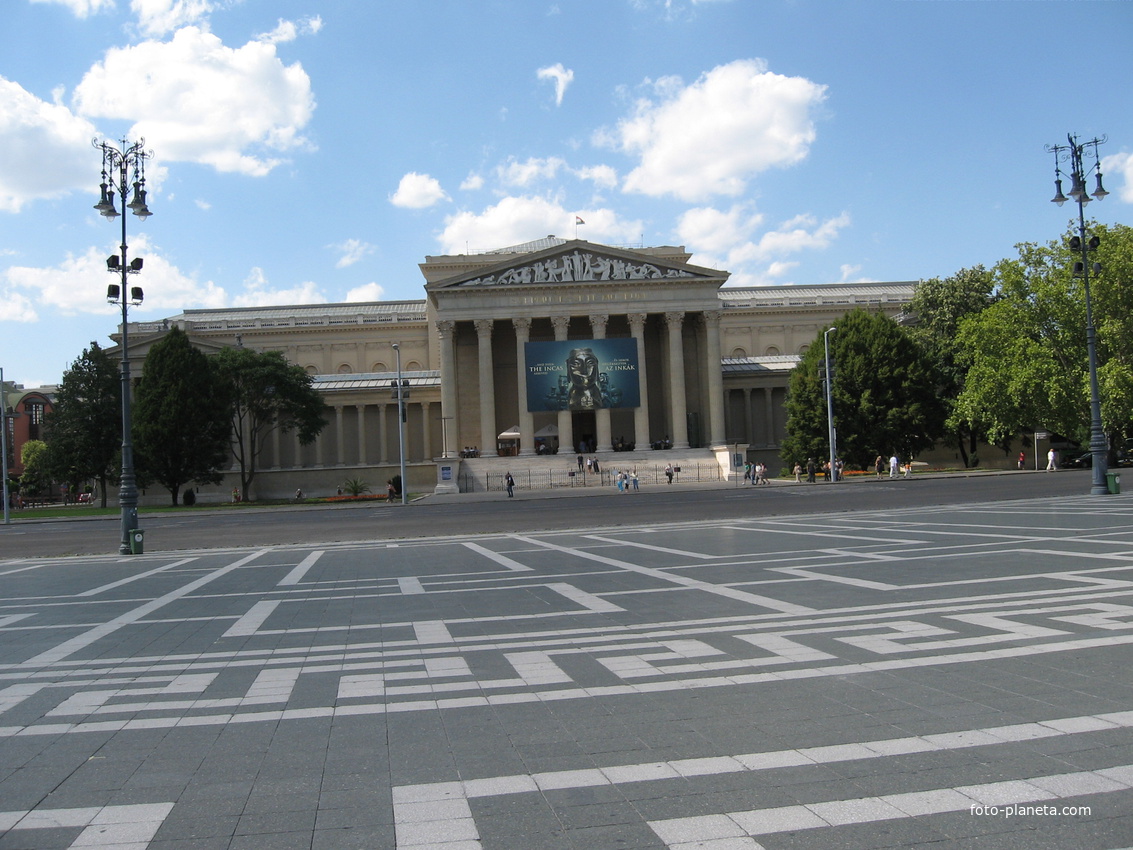 Площадь Героев.