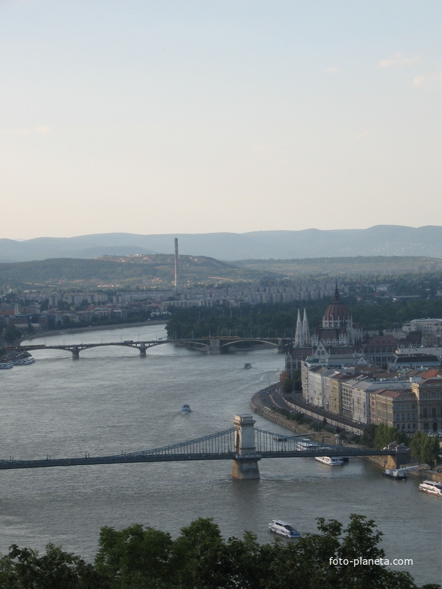 Будапешт, другой ракурс на здание  парламента