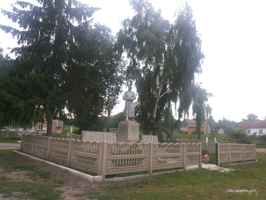 памятник загиблим односельчанам с.Бистріївка у роки ВВВ