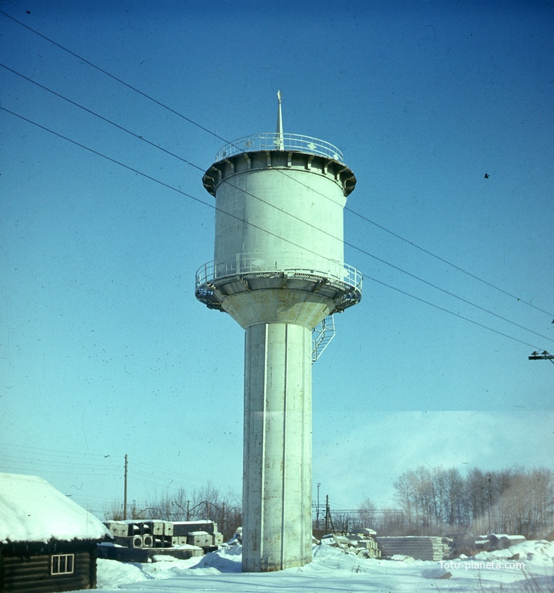 Водонапорная башня возле депо ст.СВЕЧА (не сохранилась) фото 80х годов