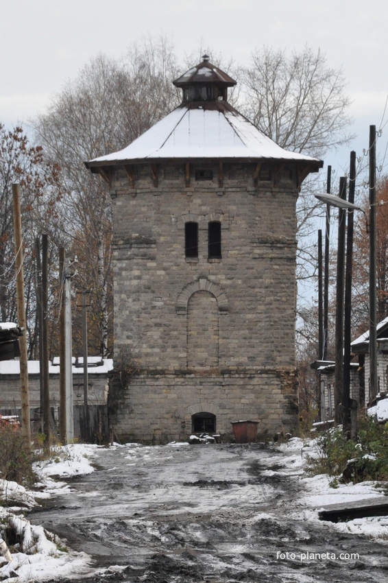 Водонапорная башня на Октябрьской улице (2011г.).