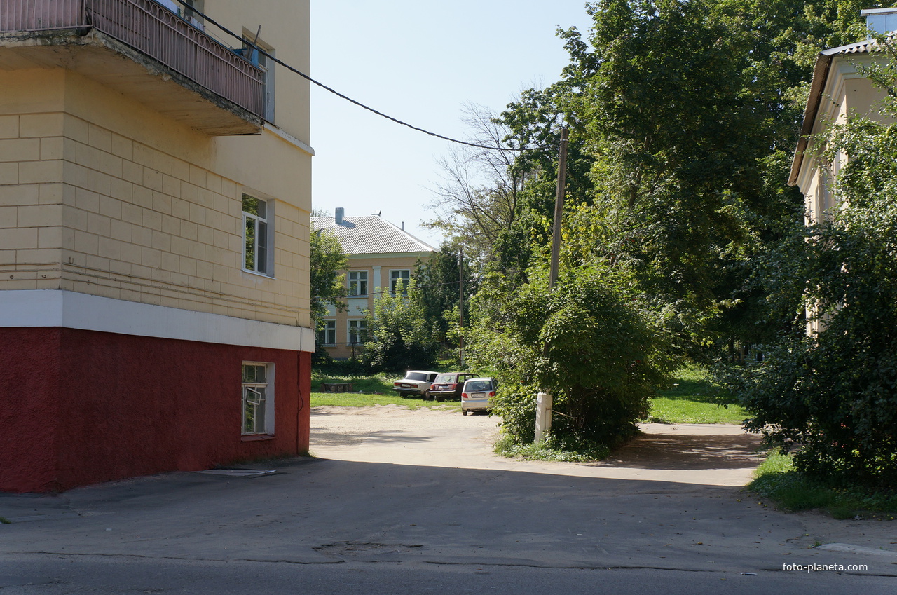 Двор на Пионерской улице