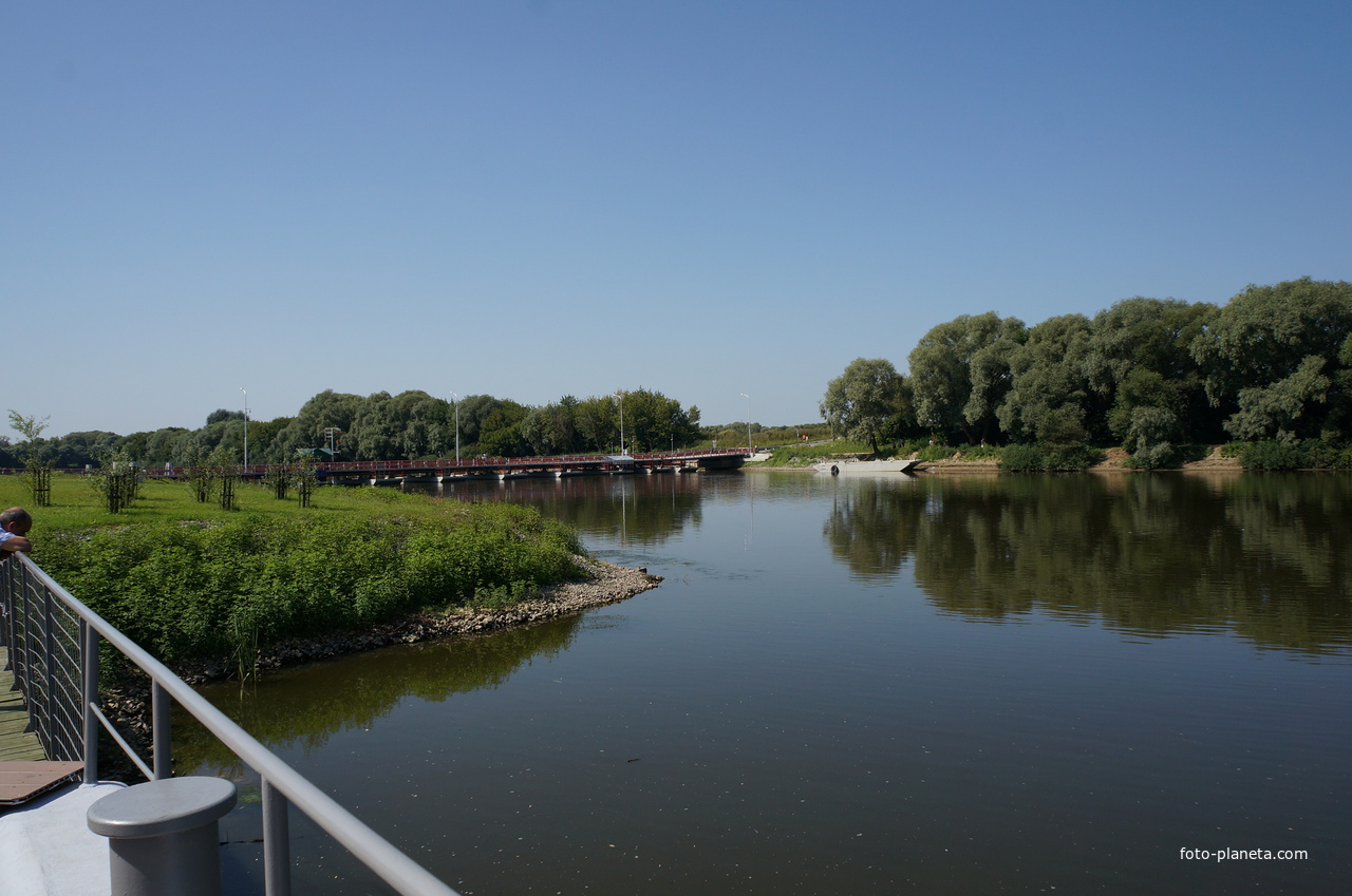 Москва река, пантонный пешеходный мост