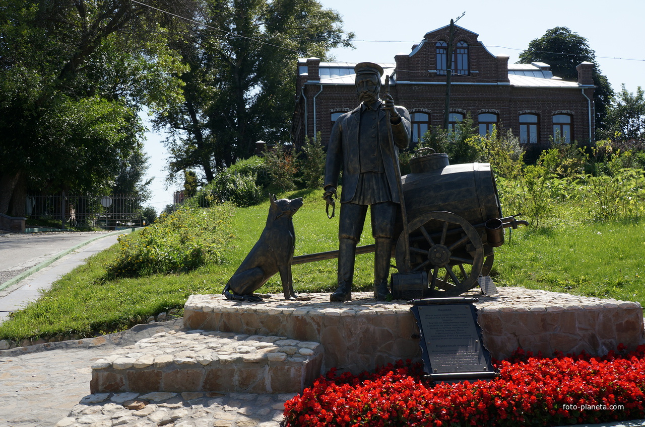 Памятник водовозу на Коломенской пристани