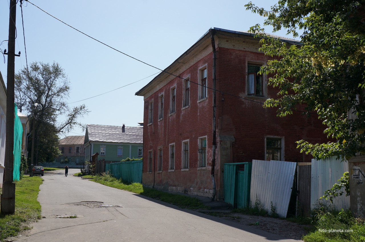 Водовозный переулок, 1