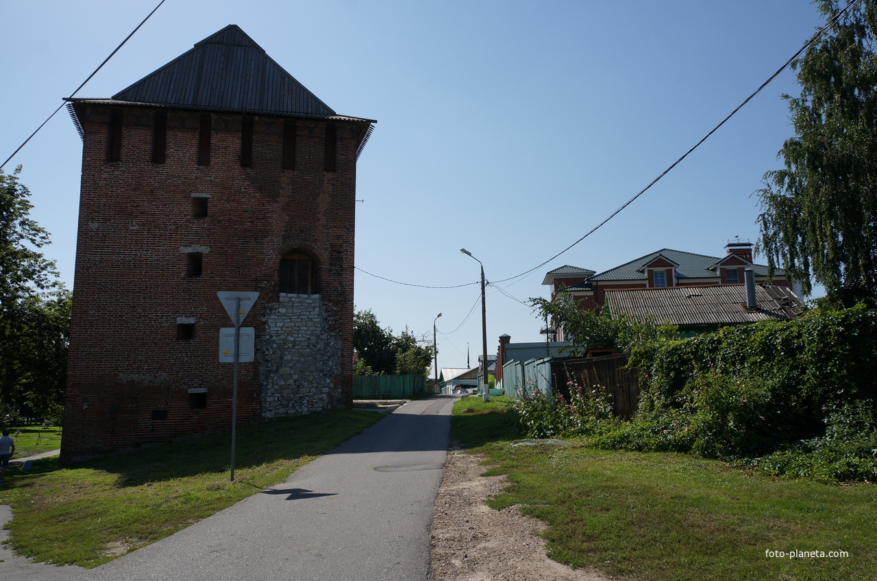 Спасская башня, улица Казакова.