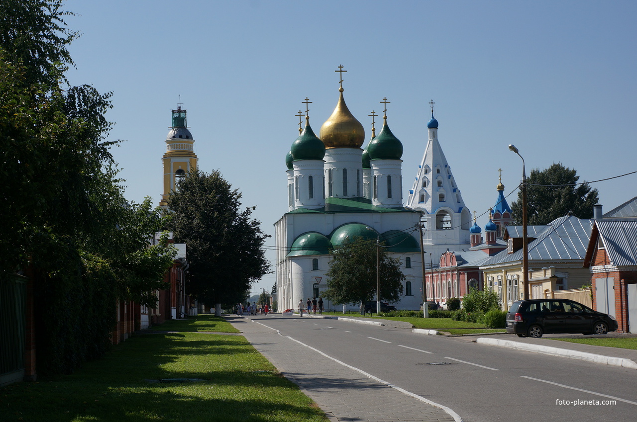 Успенский собор, Соборная площадь