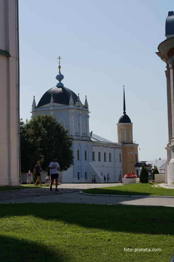 Церковь Покрова Пресвятой Богородицы (Сергиевская) Ново-Голутвина Свято-Троицкого монастыря