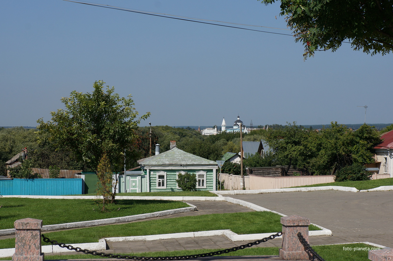 Вид на Свято-Бобренев монастырь за рекой Москва