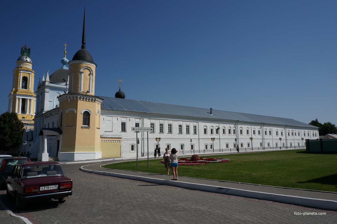 Свято-Троицкий Ново-Голутвин женский монастырь