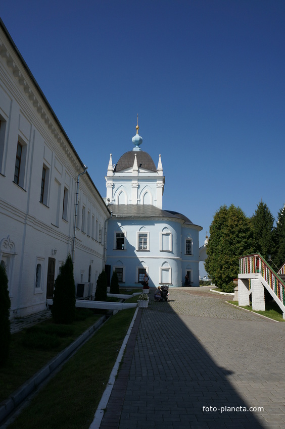 Церковь Покрова Пресвятой Богородицы (Сергиевская) Ново-Голутвина Свято-Троицкого монастыря