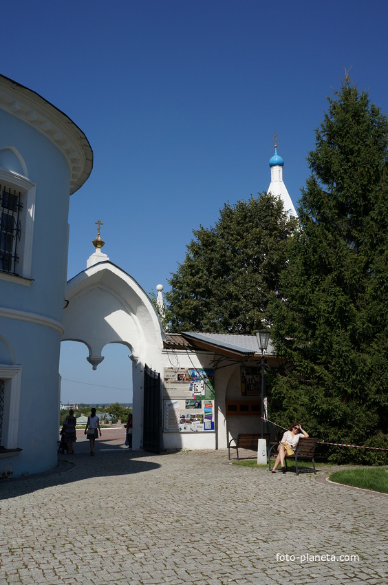 Монастырские ворота