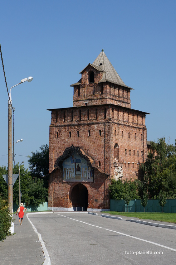 Пятницкие ворота - 1525—1531 гг.