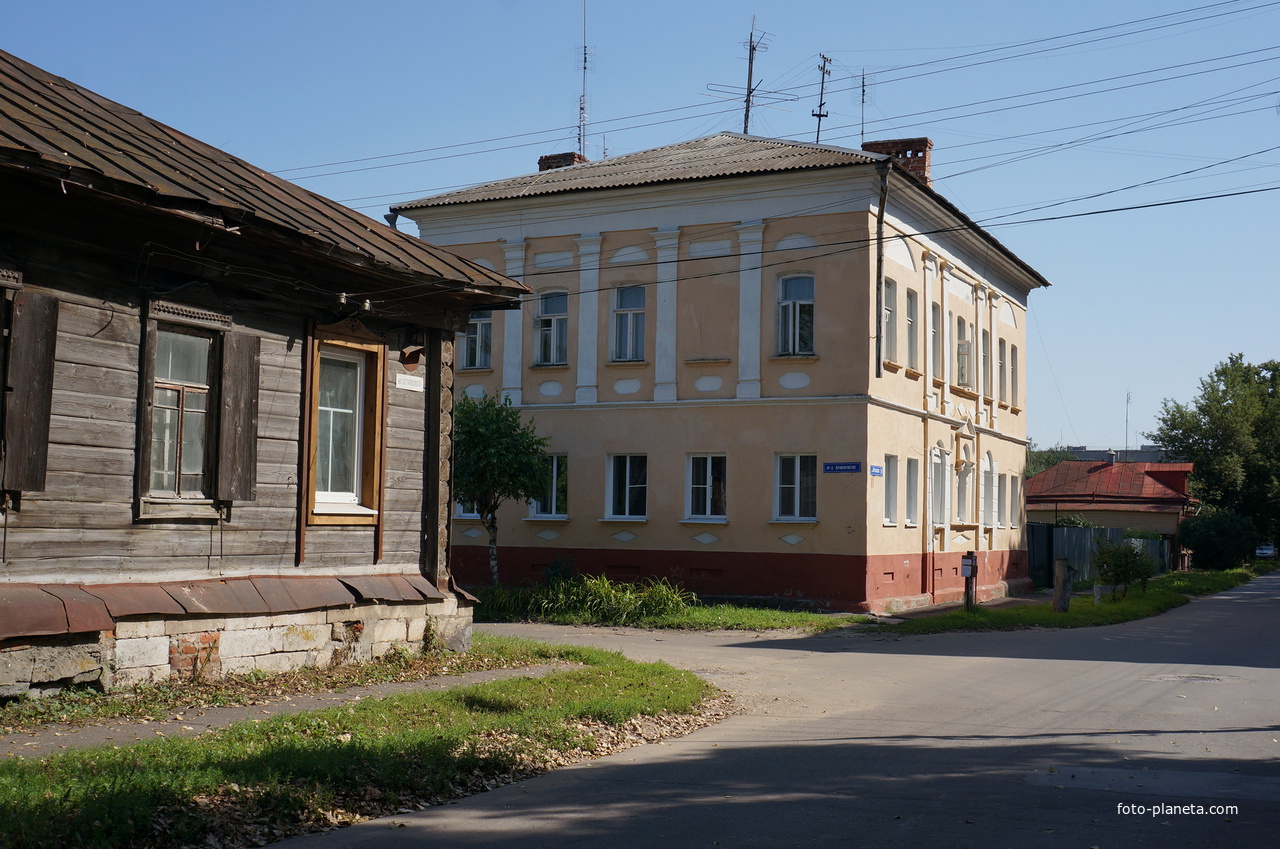 Проезд Артиллеристов / улица Островского