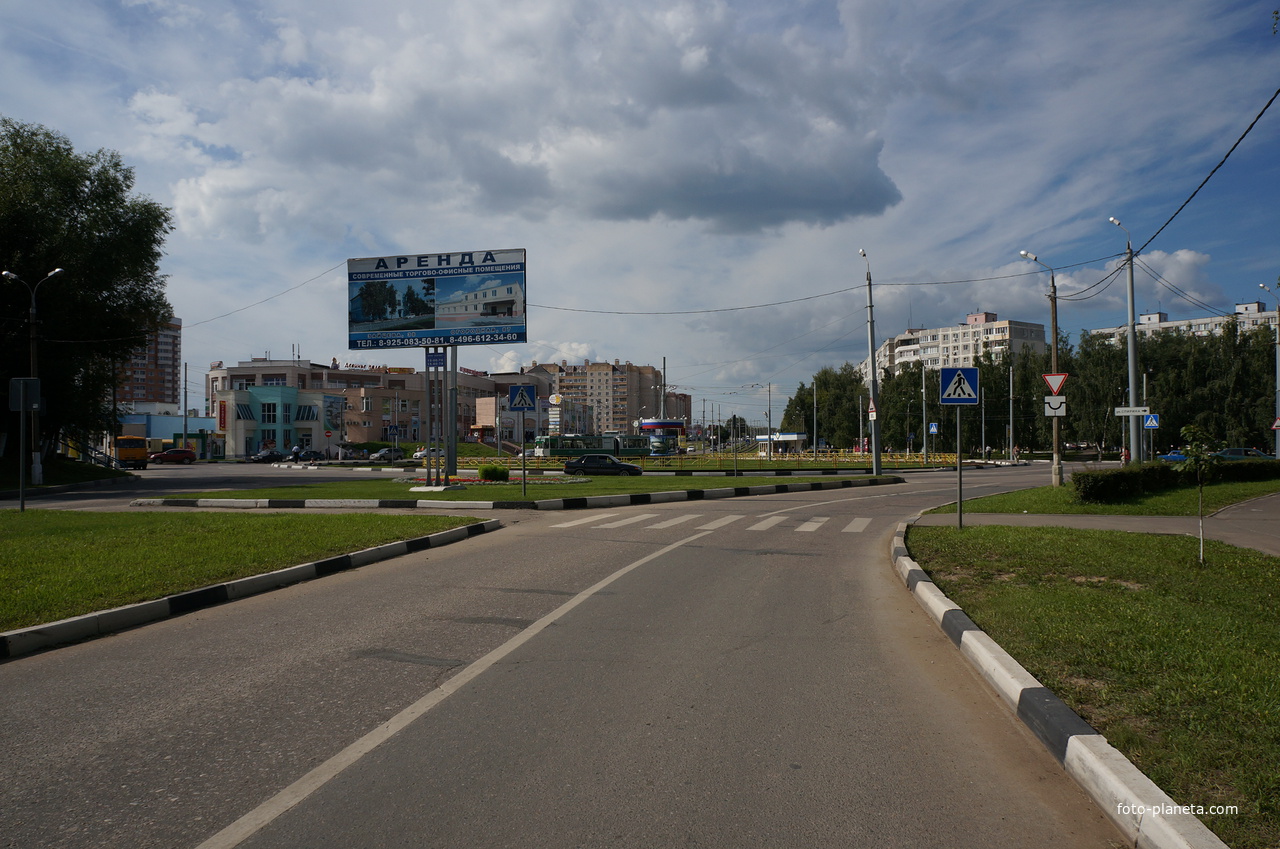 Перекрёсток улиц Девичье Поле и Спирина