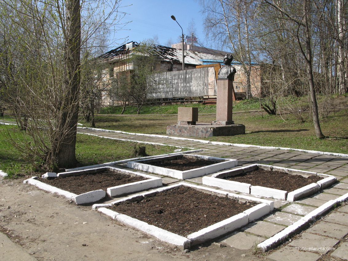 Сыктывкар памятник Серго Опджоникидзе