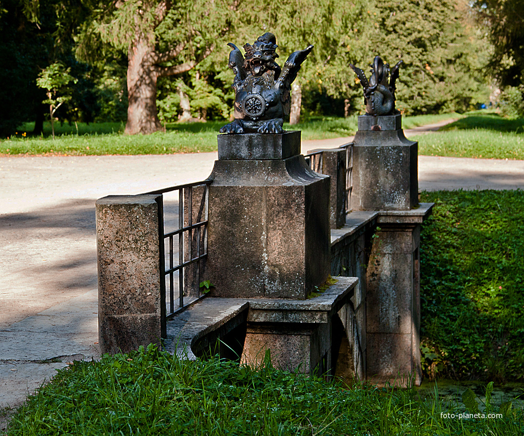 Александровский парк. Драконов мост.