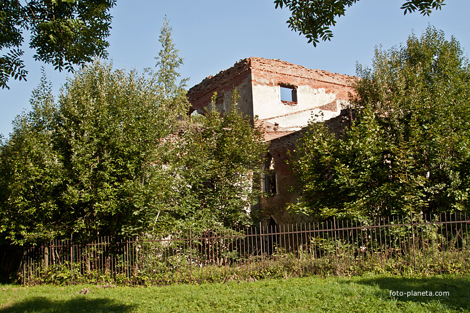 Александровский парк. "Китайский театр" (руины).
