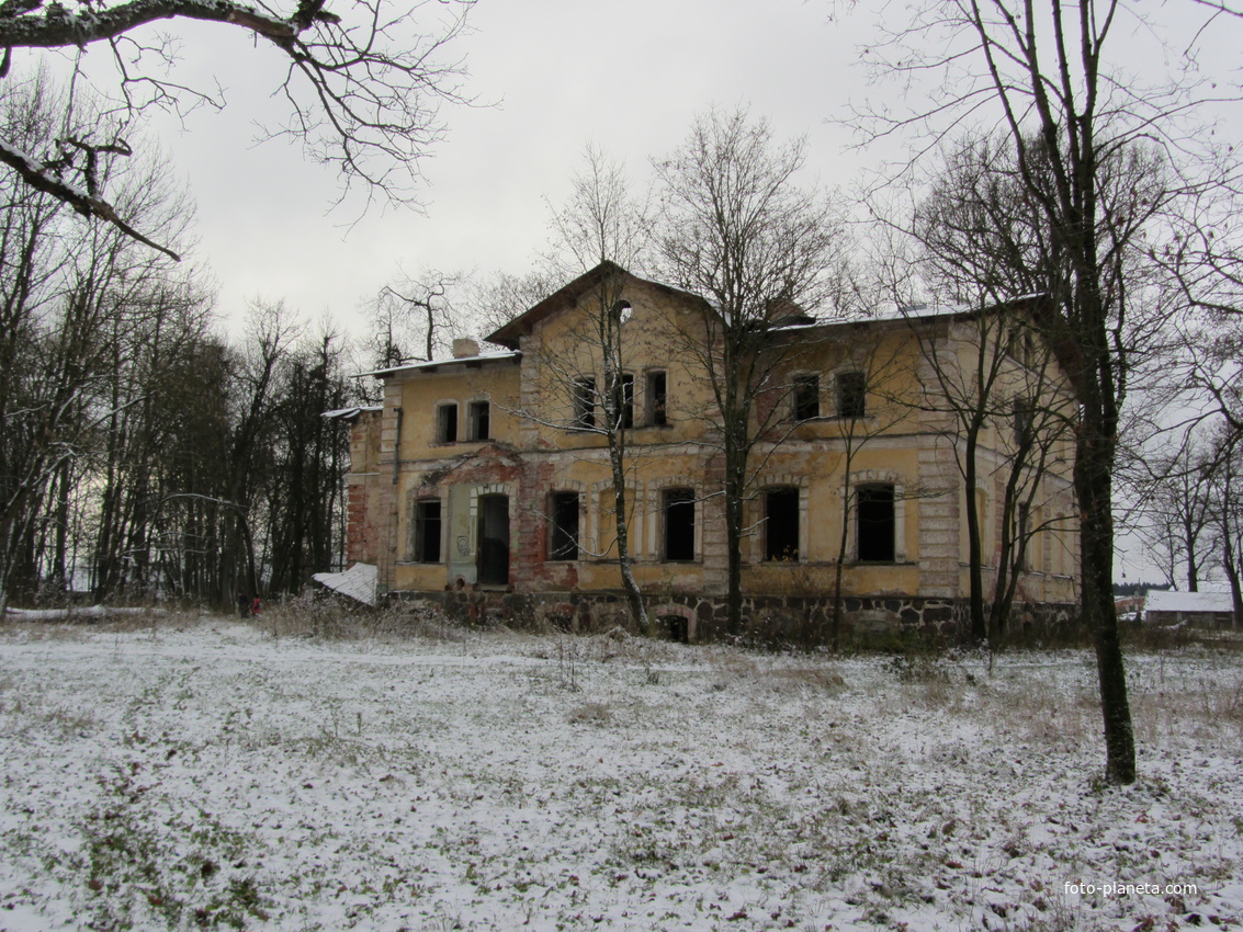 Руины усадьбы Жабино, принадлежала фельдмаршалу Румянцеву-Задунайскому и его потомкам.