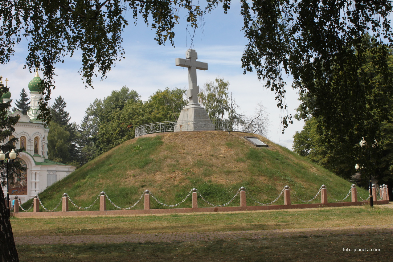 Полтава. На территории Музея истории Полтавской битвы. Братская могила русских воинов.
