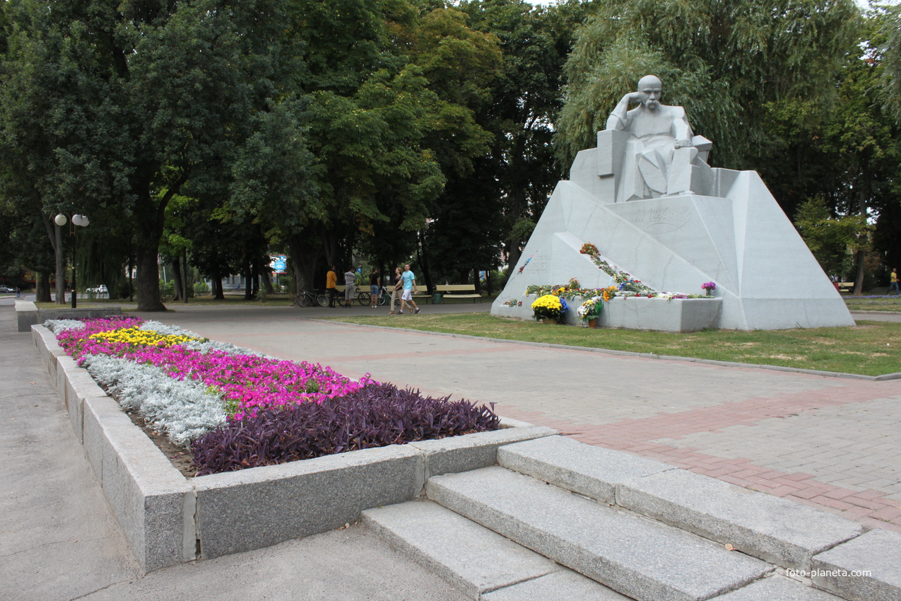 Полтава. Памятник Тарасу Шевченко.