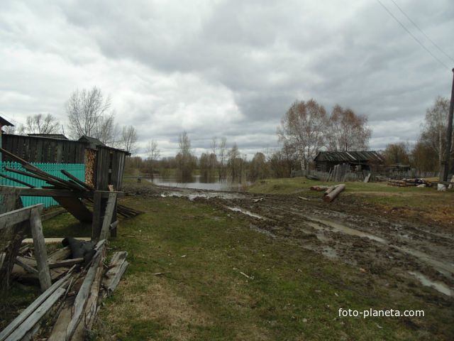 Спуск к мосту в Стрельниково