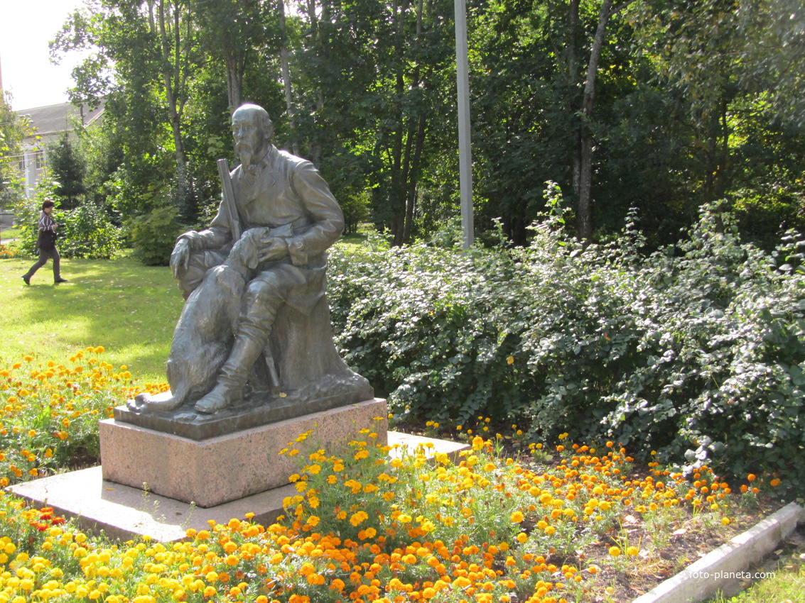 Охотничий Дом-музей Н.А. Некрасова, памятник  с любимой собакой