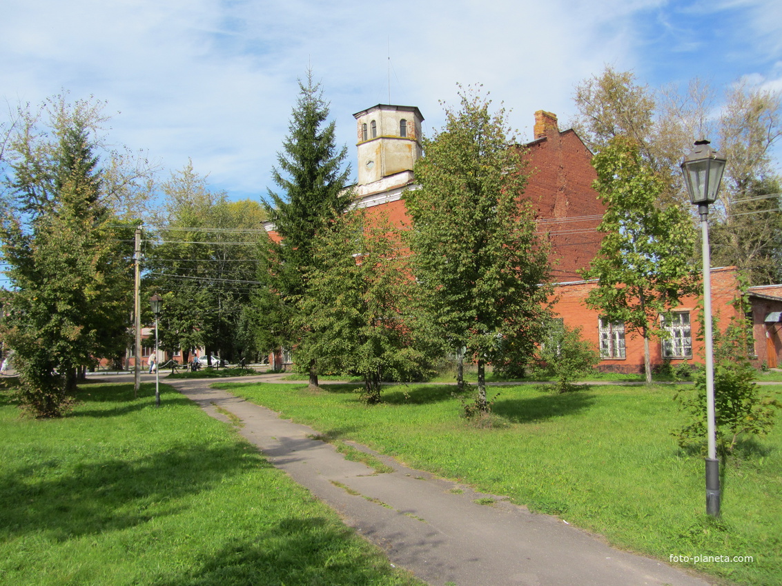 Краснофарфоровый, сквер