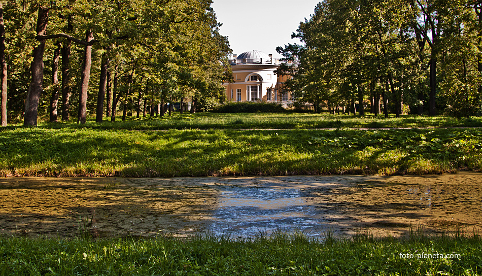 Вид на Александровский дворец