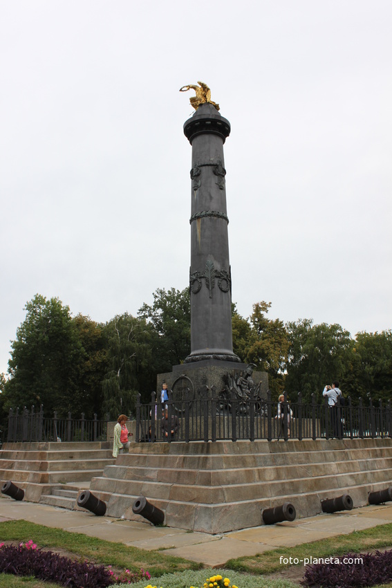 Полтава. Памятник героям Полтавской битвы.