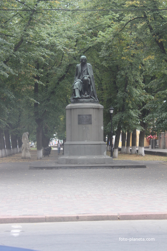 Полтава. Памятник Н.В. Гоголю.