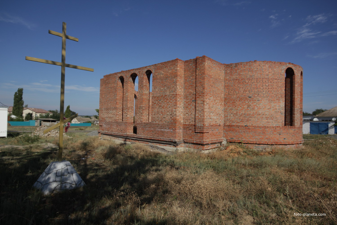 Идет строительство Свято-Покровского храма