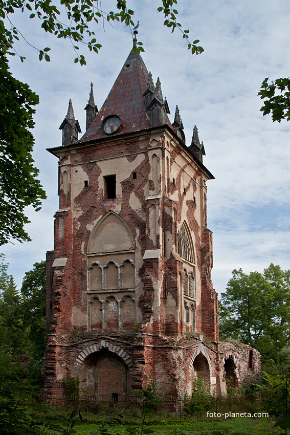 Александровский парк. Башня &quot;Шапель&quot;.