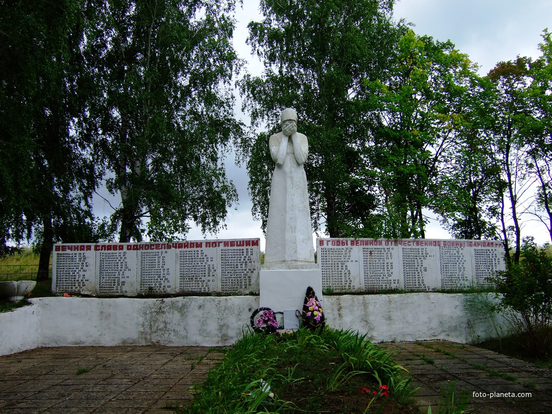 Памятник павшим в ВОВ (Покровское)
