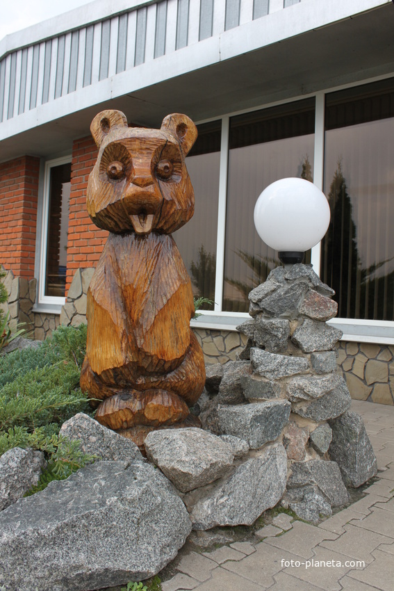 Жданово. Во дворе гостиницы.