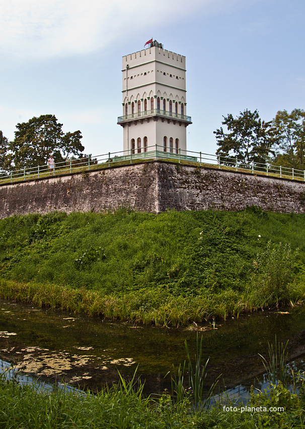 Александровский парк. Белая башня.