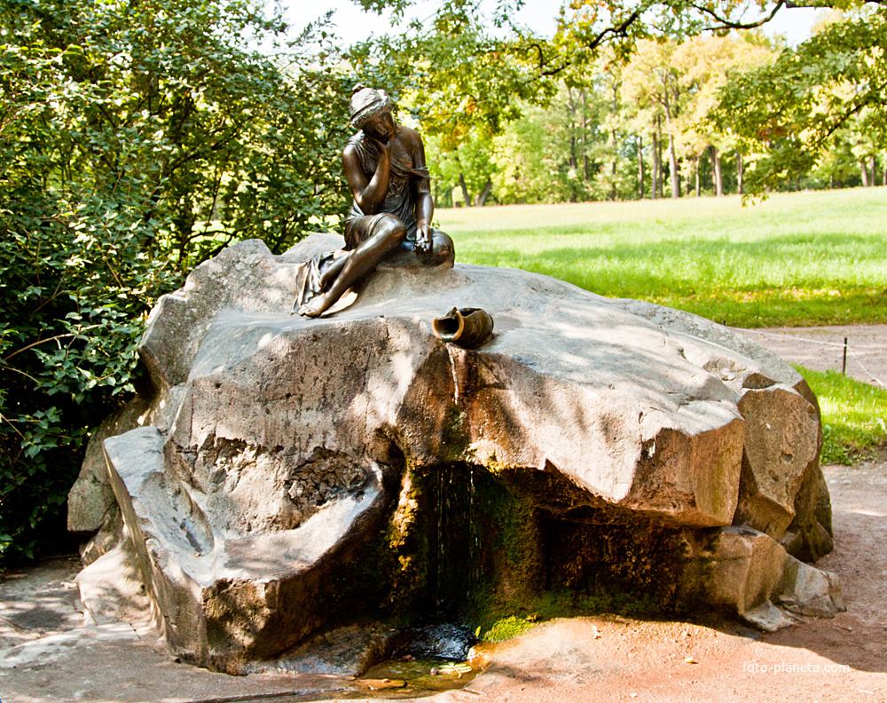 Екатерининский парк. Девушка с разбитым кувшином.