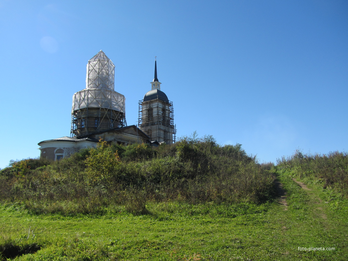 церковь Троицы Живоначальной в селе Хвалово
