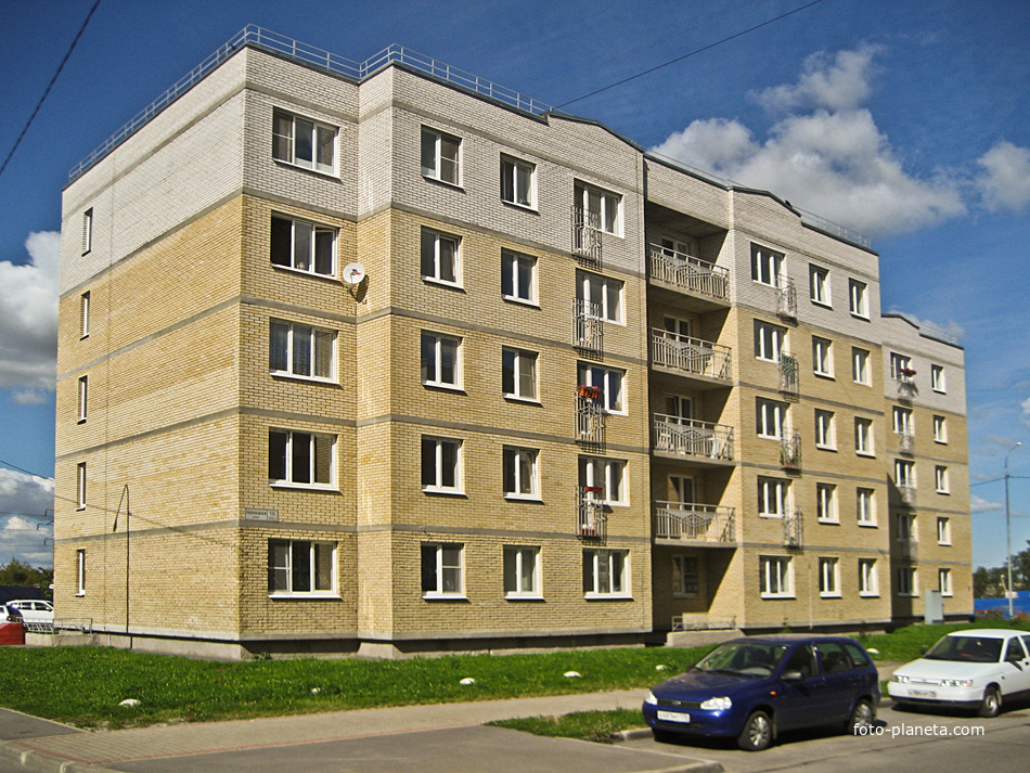 Славянка. Улица Полоцкая, 16, корпус 1.