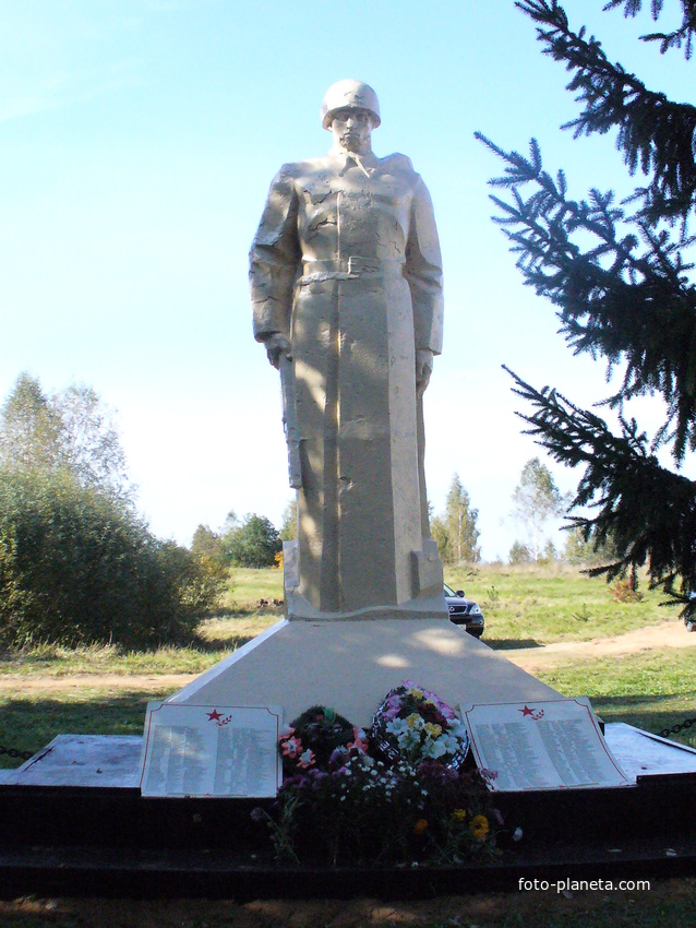 Памятник павшим воинам. Д. Гоголевка