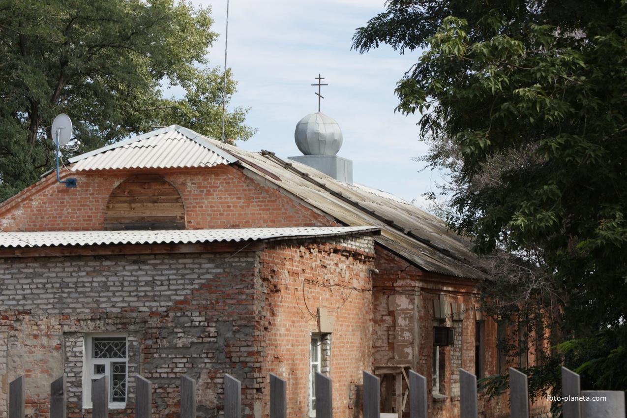 Старое здание православного храма