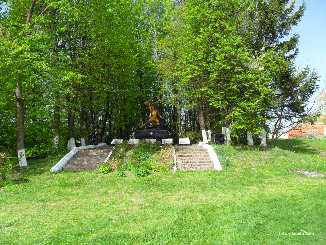 Памятник загиблим вїнам